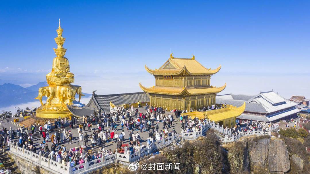 【#峨眉山景区再发通告禁止夜间游览#】继1月19日发布景区部分步游道在冰雪季禁止