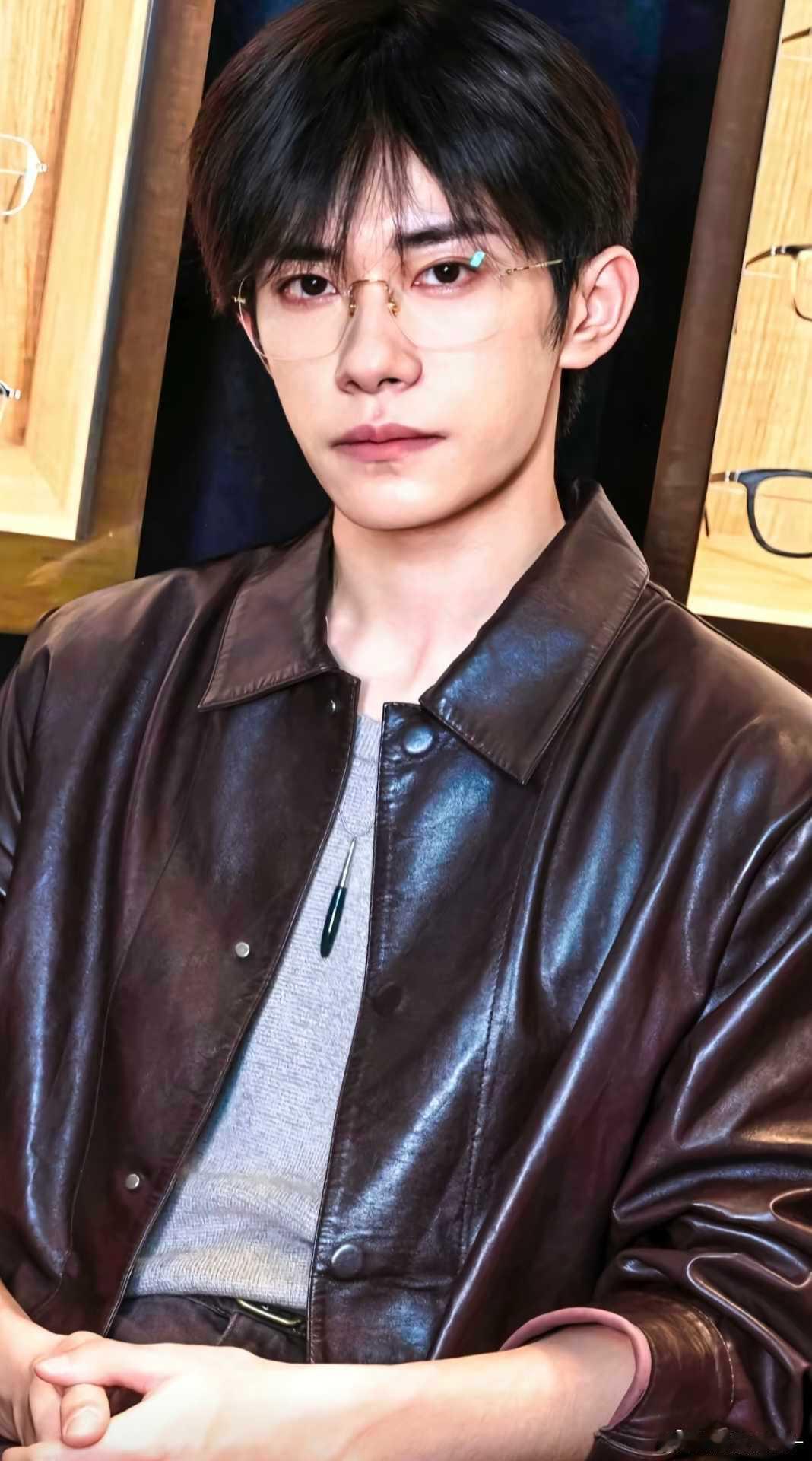 易烊千玺每个造型都能驾驭好易烊千玺的造型从来没让人失望过！不同风格切换自如，每套