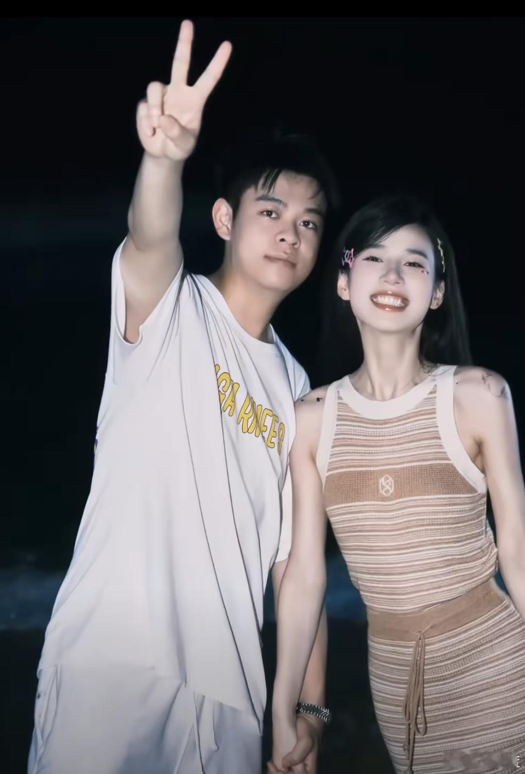周芯竹回复粉丝 全世界只有我不认识他们吗？根本没听过的名字，居然上了热一 