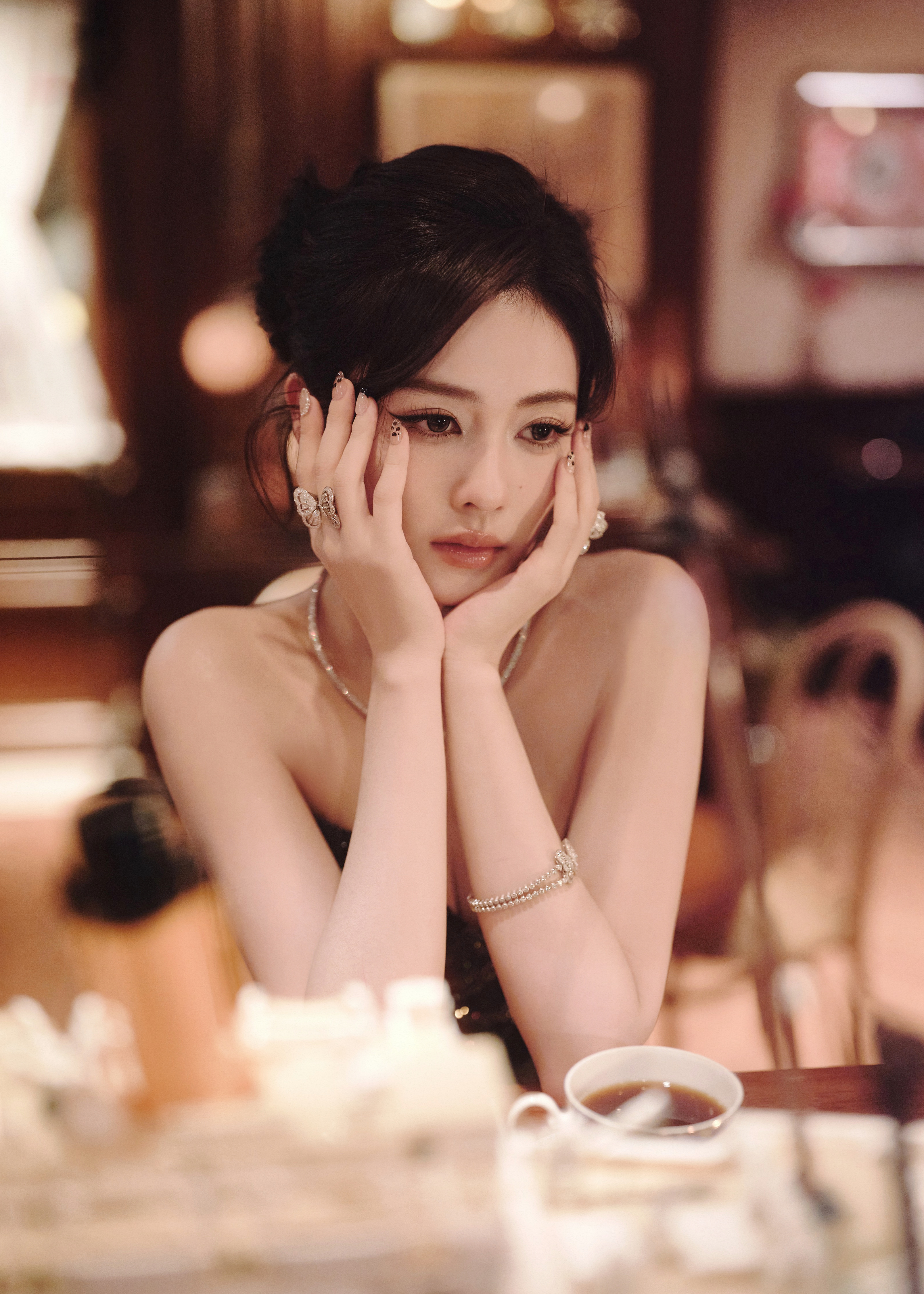 白鹿｜微博之夜 今晚第二套高定 ，白鹿身穿 Rahul Mishra 2026 