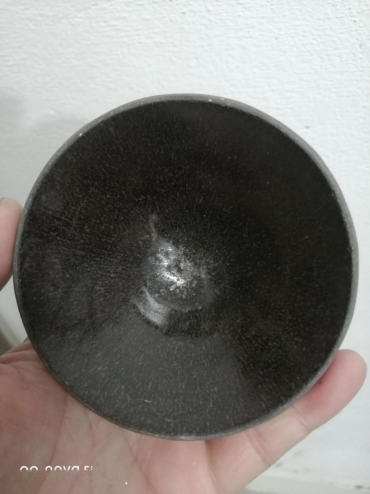 1000元包邮顺丰
水吉窑宋建盏，磨口，口径10高4器形浑圆正直。端庄大气。茶酱