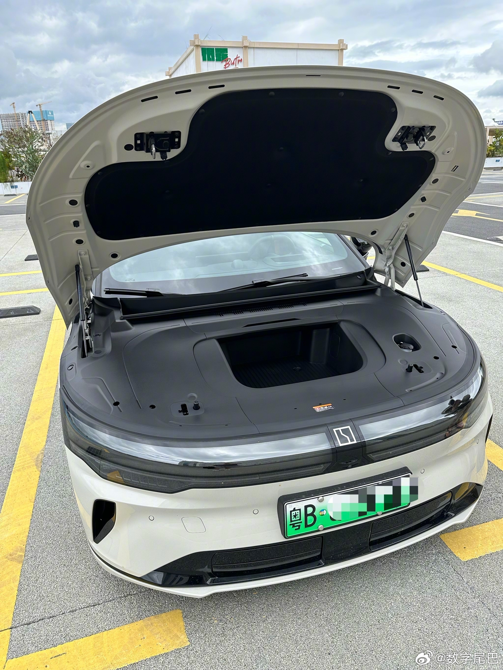 听说新小米 SU7 增大了前备箱，极氪 007GT 要加油啦，有点小🤣 