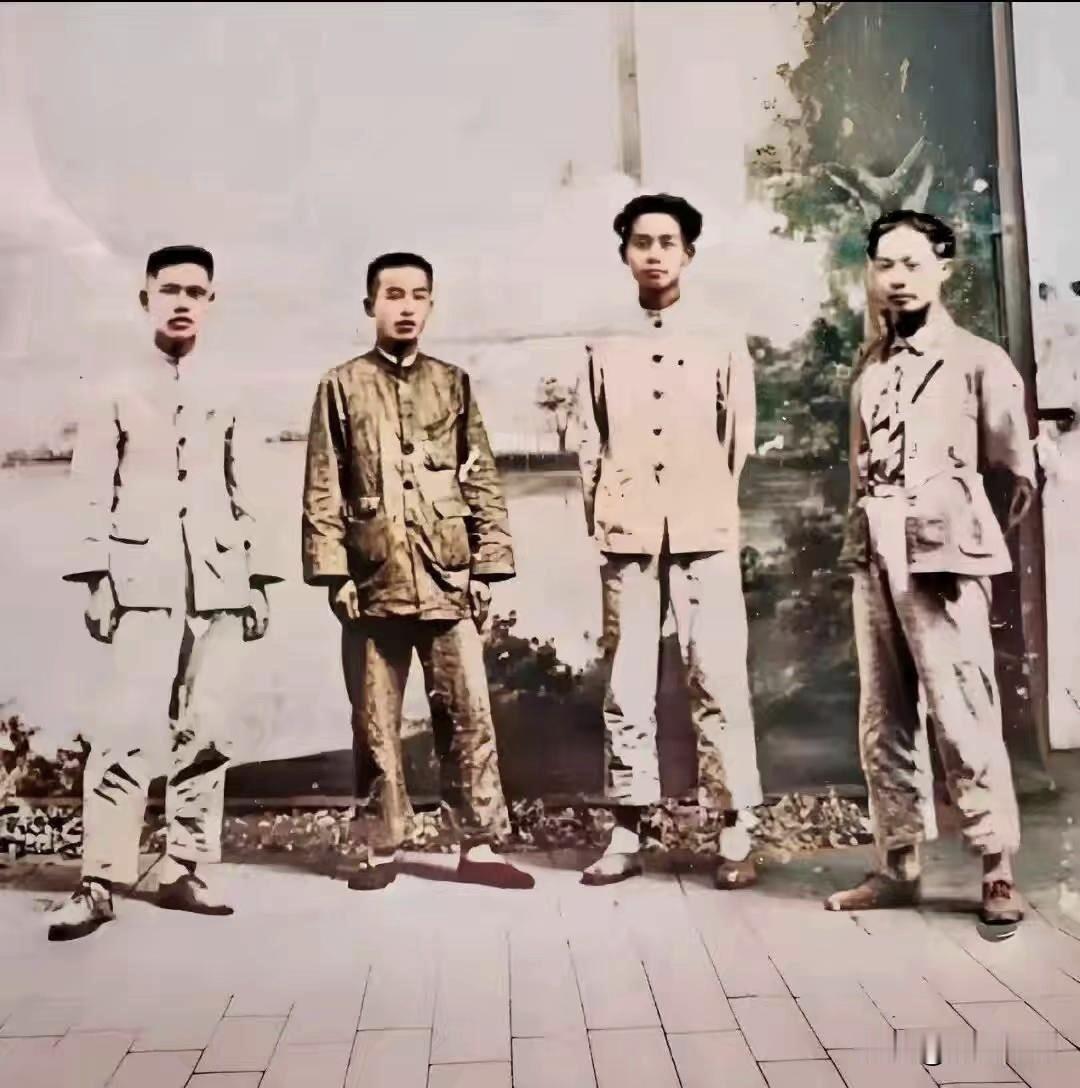 历史时光
这张照片是毛主席1929年留下的唯一照片这张照片是毛主席1929年留下