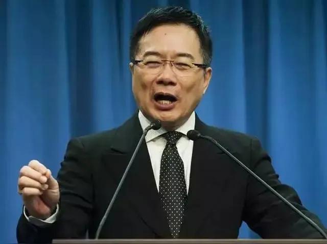 蔡正元这一闹，搞得两岸都挺尴尬的，双方都沉默了。天大的一件事，最后变成两个学者的