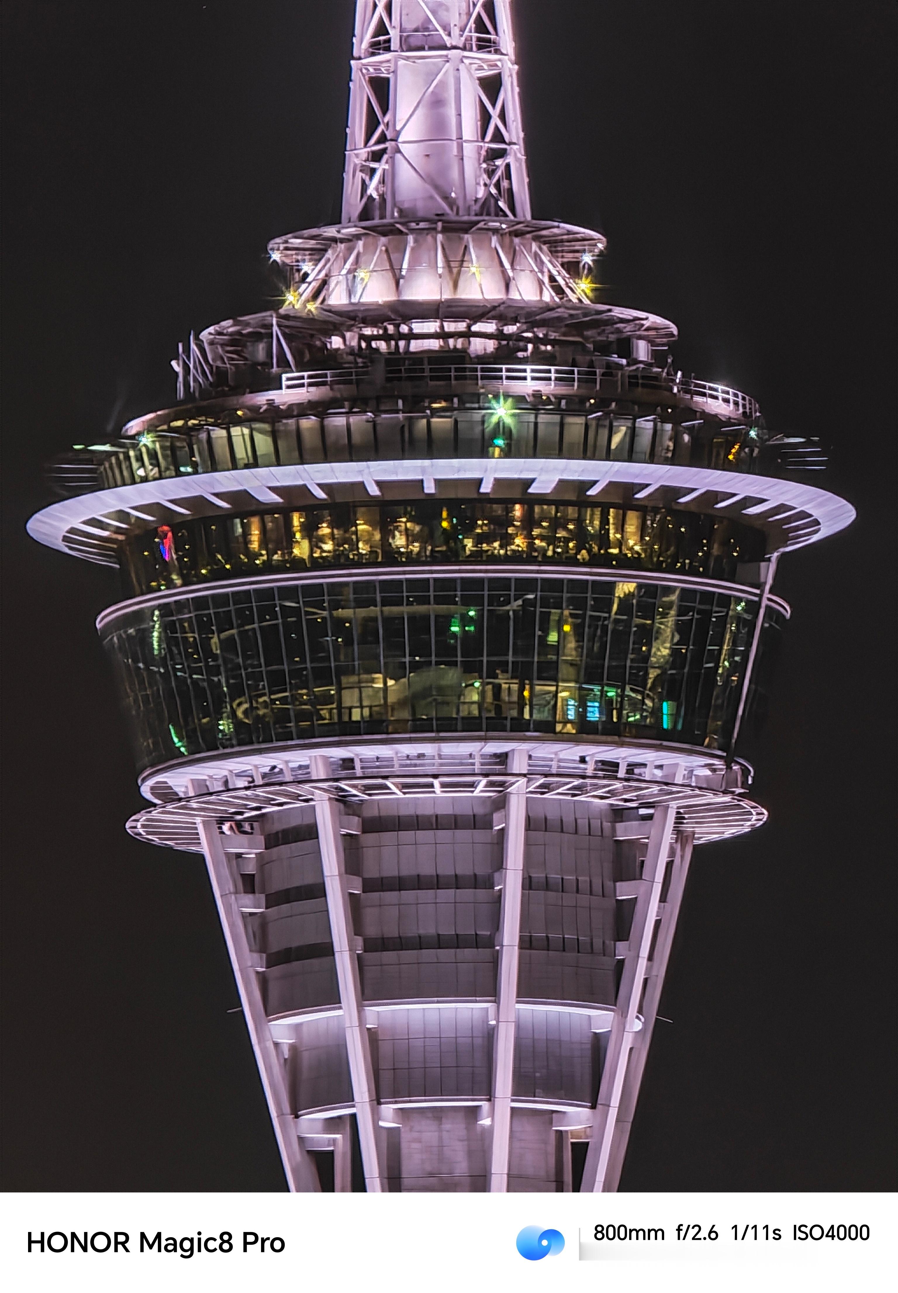 荣耀Magic8 Pro加增距镜真的太能打了，在晚上光线条件不佳的环境下拍澳门塔