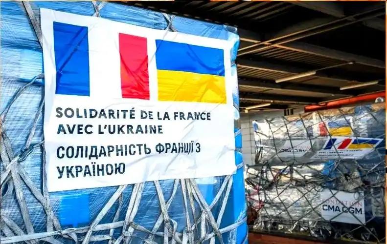 风向好像真变了，俄罗斯的炮口，正在从乌克兰慢慢调转，直接对准了法国。

起因是几