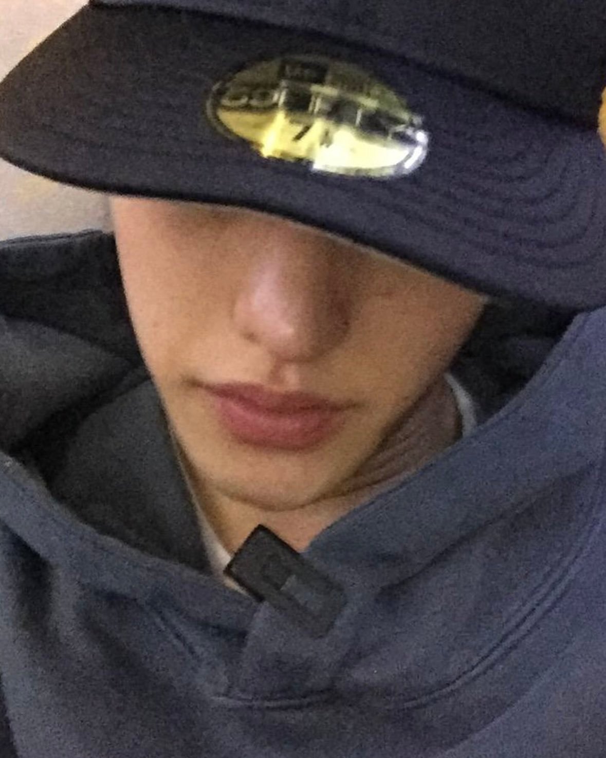 不过捋一捋相册自拍就能发现 这一组自拍的男亲氛围感至今one top无法轻易被超