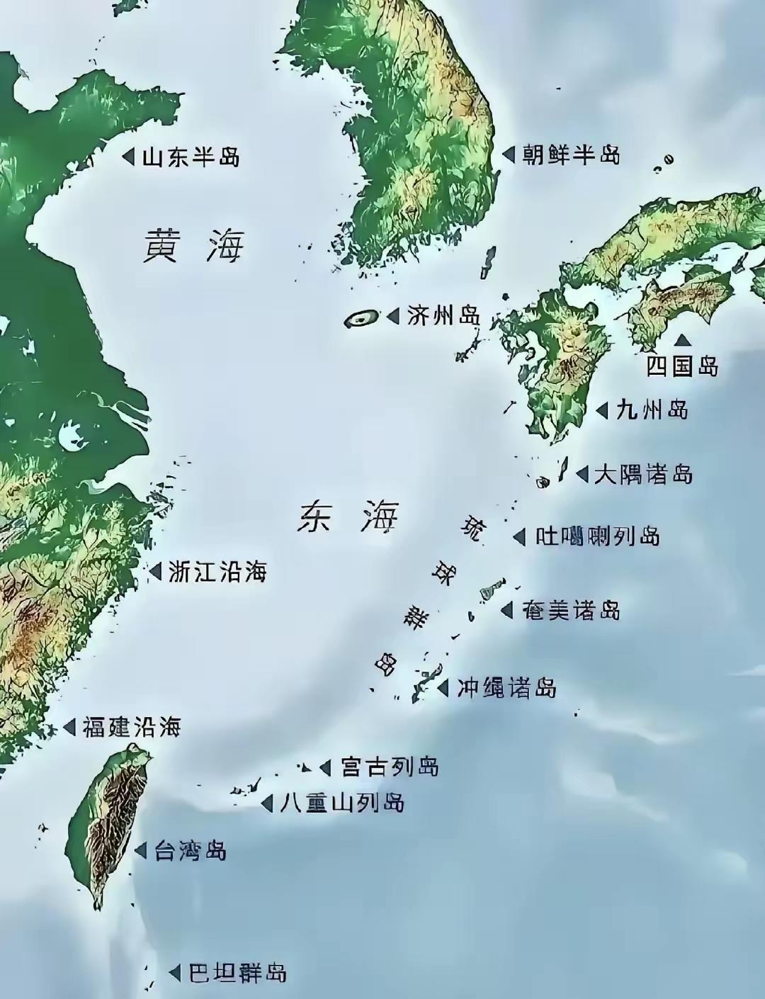 那把抵在中国江浙沪门户外的尖刀，正是琉球群岛。这片岛屿不仅扼守东海要道，更驻扎着