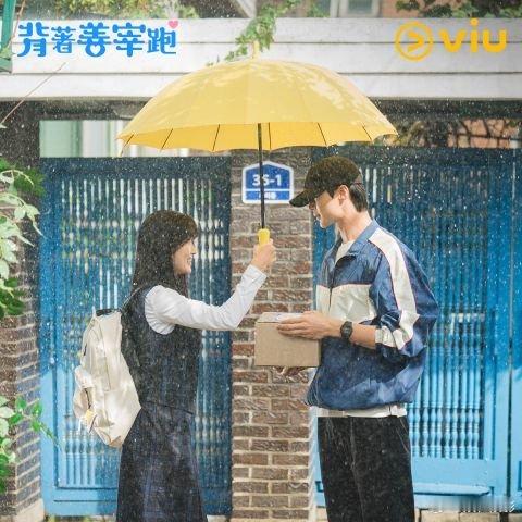 美国《时代杂志》将《背著善宰跑》选为年度最佳韩剧，TOP 10《正年》《大都市的