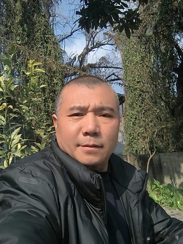 这是一个矛盾的世界。

原先说，基因在长寿中占比是15%到20%左右，现在又说是