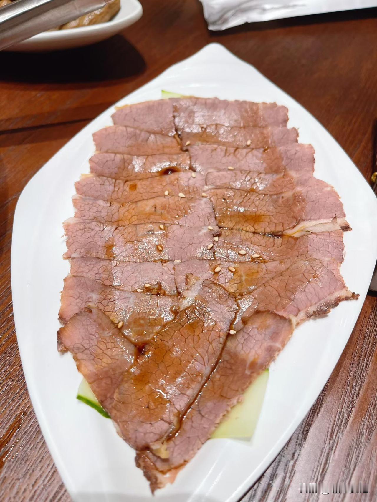 晒图笔记大赛晚上吃的牛肉，看着真鲜美，质量好