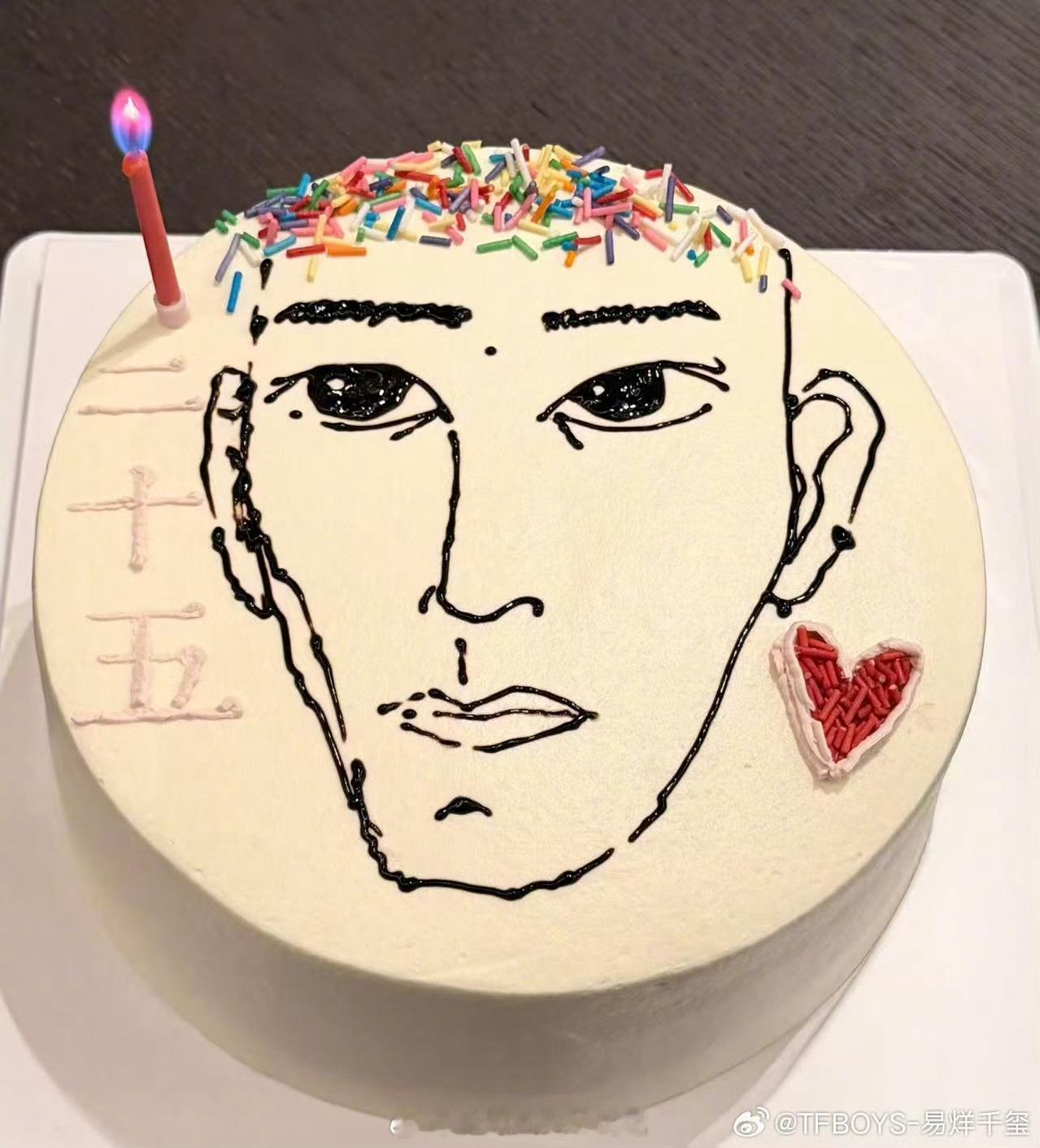 画的好好！易烊千玺25岁的生日蛋糕易烊千玺手绘25岁生日蛋糕