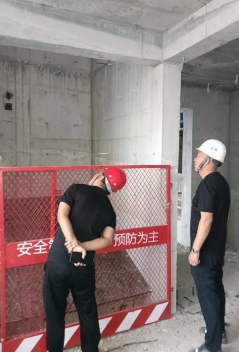 #监理为什么在工地大家都很不待见?#
一、监理形象不好，说真的，好多监理是混吃混