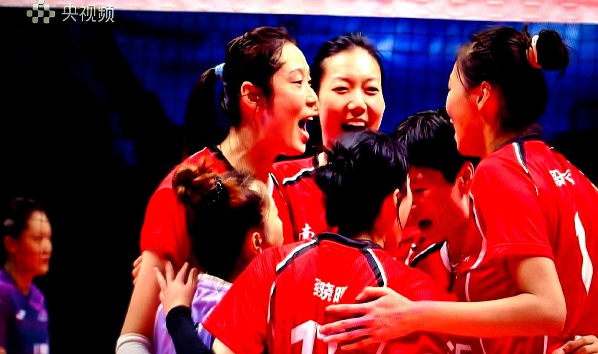 朱婷回归首秀直接炸锅！昨晚中国女排超级联赛，河南女排3-0横扫北京队，三局比分2