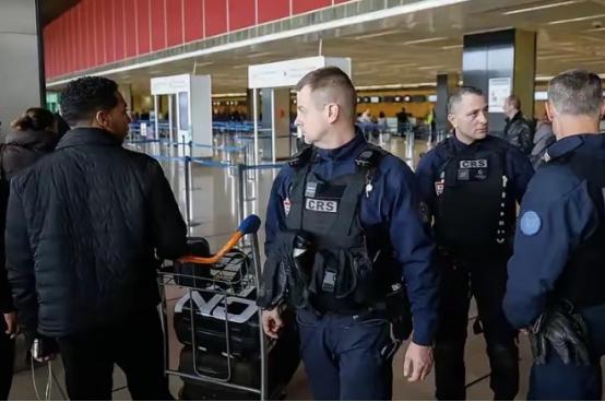 又一个 "孟晚舟事件"？中国高管在法国转机被抓，美国藏了大半年的起诉书终于曝光！