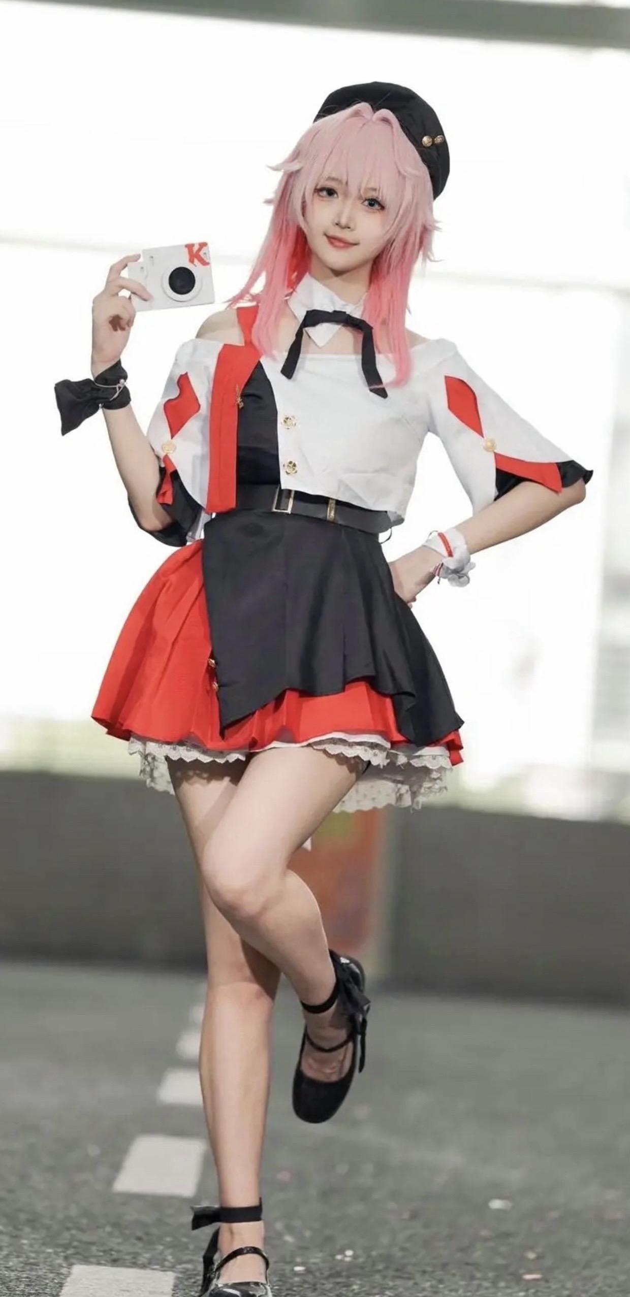 这腿又长又白又细 一种很新的cosplay 大长腿美女 漫展养眼造型大...