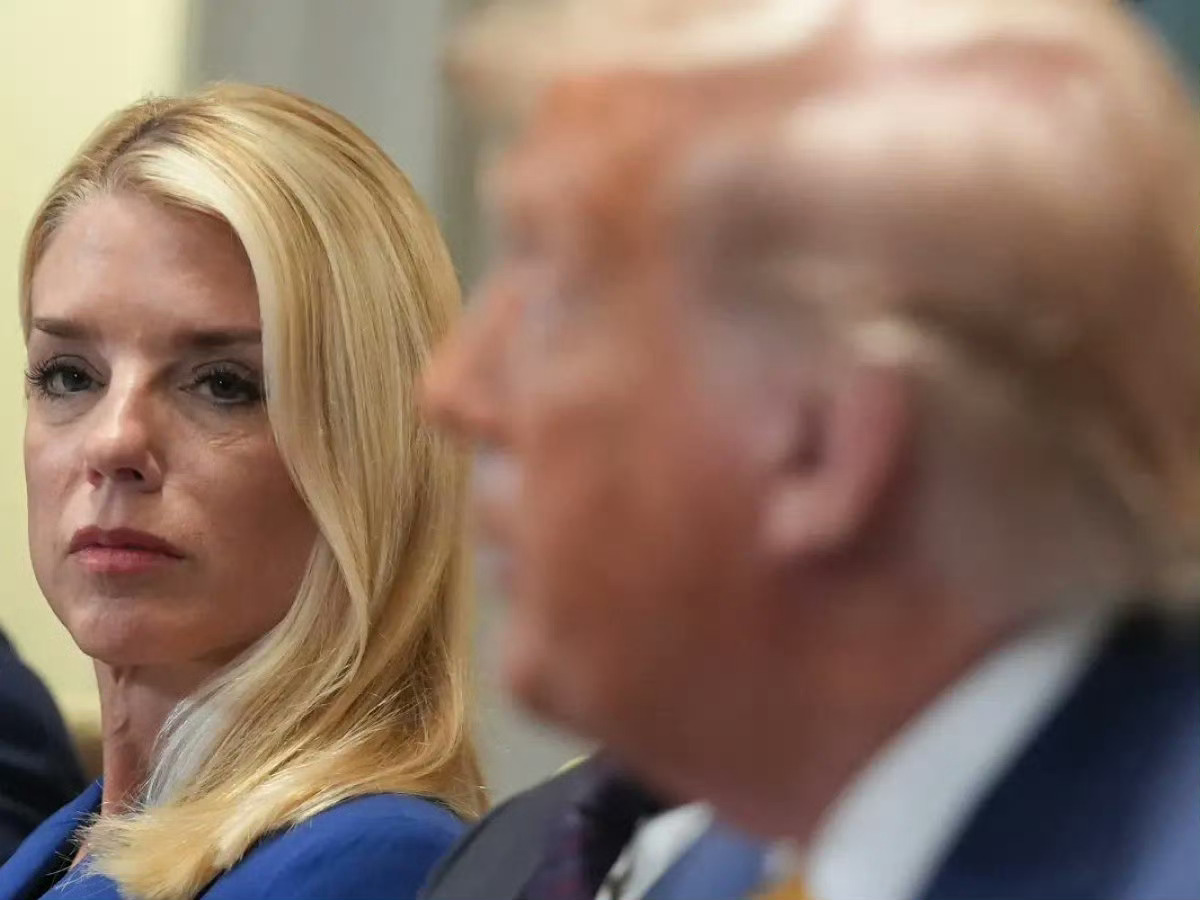 🔻特朗普网红内阁的克里斯蒂诺姆和帕姆邦迪已经先后被他炒掉。🔻特朗普炒掉司法部