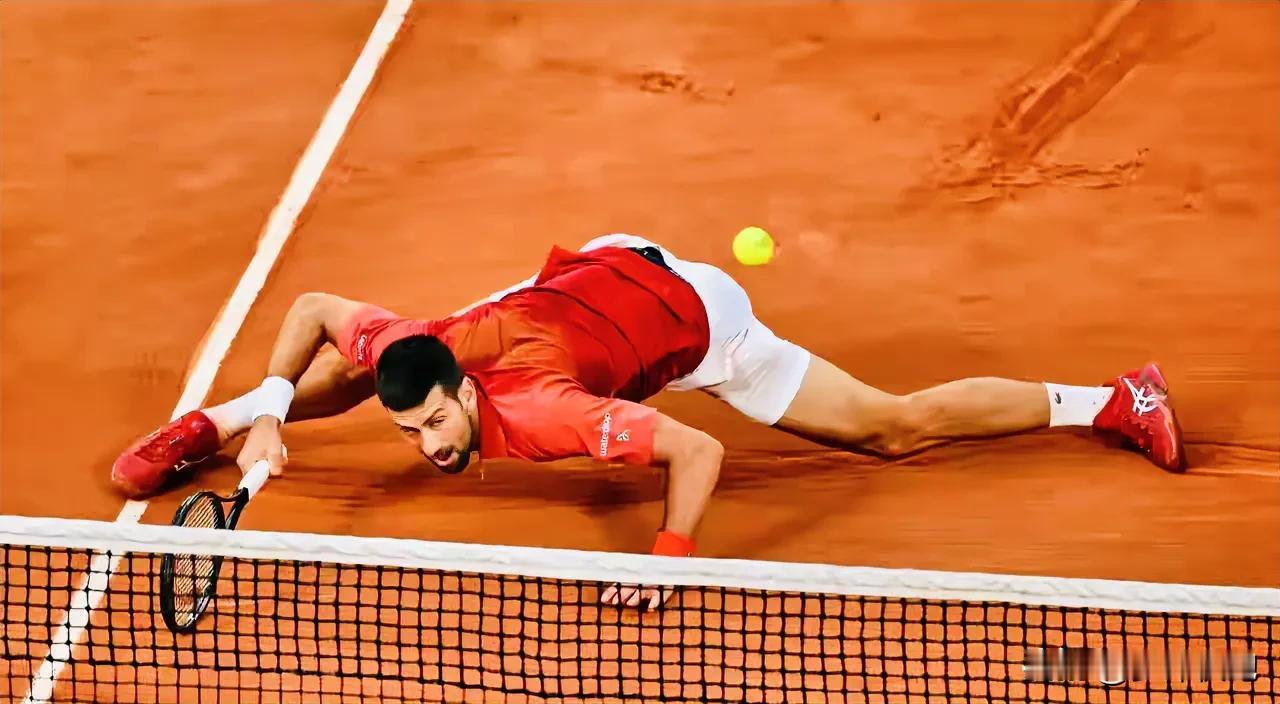 德约科维奇的伤挺严重，右膝半月板撕裂，他今天就已经在巴黎选择了快速接受半月板手术