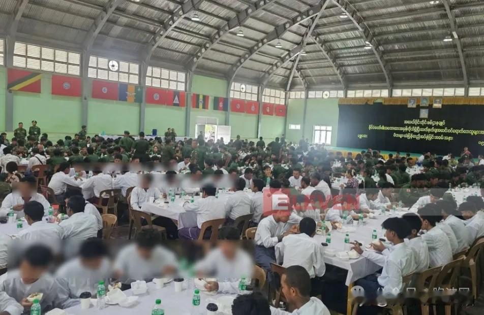 376名缅甸反对派人员选择投诚！

流程如下：接受缴械投诚；发放抚恤金与奖金；转