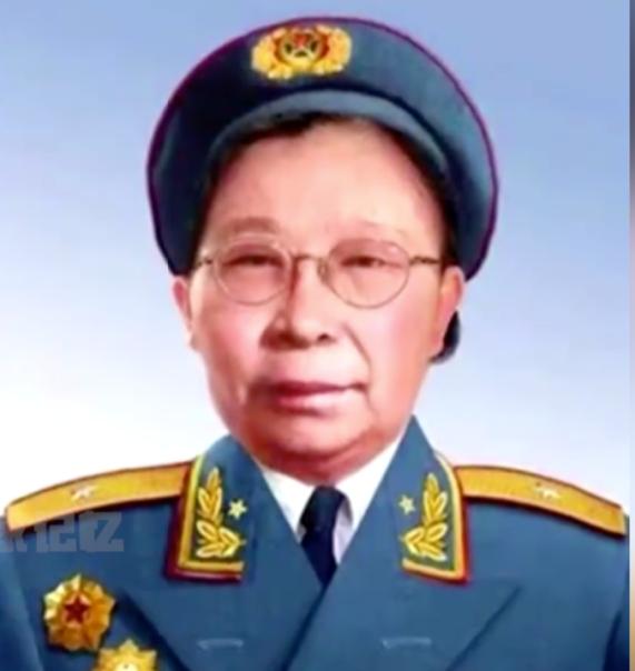 在1955年的解放军第一次授衔中，仅有李贞被授予少将军衔，到八九十年代军衔制恢复