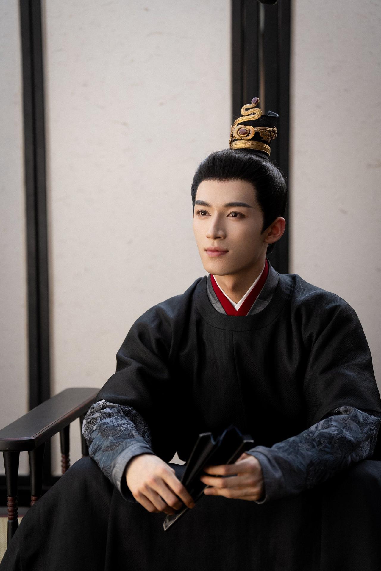 家人们，今天咱来扒一扒萧察投靠西魏后那些“傀儡事迹”，简直能把人看傻眼！

萧察