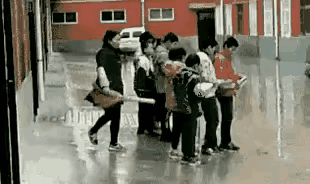 老师体罚学生是不对的，但是这里面有一些人可能会感激老师的体罚