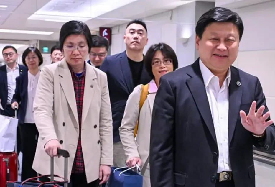 #庆哥评论# 国民党未来会不会成为两岸缓和的重要角色，就值得关注！ 据闻他们对修