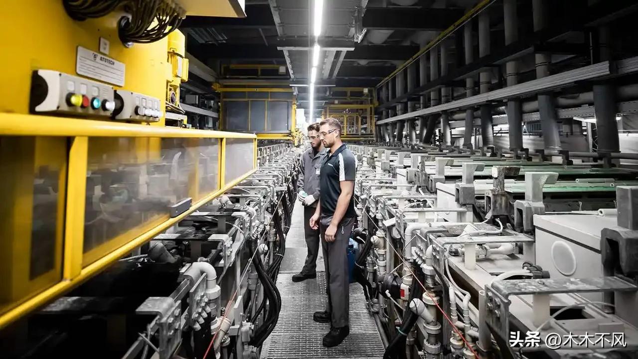 德媒：欧洲终于醒了，但中国已经坐在驾驶座上

柏林街头，一辆比亚迪海豹静静停在特