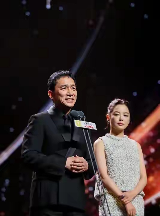 百岁影人不肯谢幕，张艺谋再创纪录：上海电影节成就不老传奇 