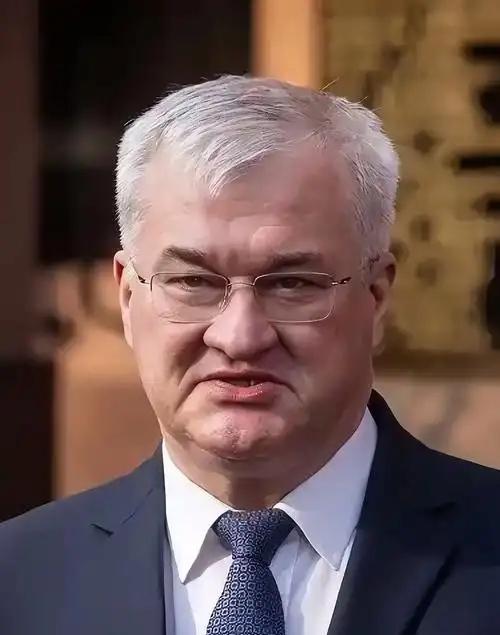 11月28日，乌克兰外长瑟比加官宣了个大消息：乌美谈判团队近期就要碰面，乌方盼着