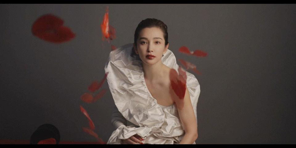 李冰冰风格变了又变每一次风格转变，都在打破大众对她、对年龄的固有印象