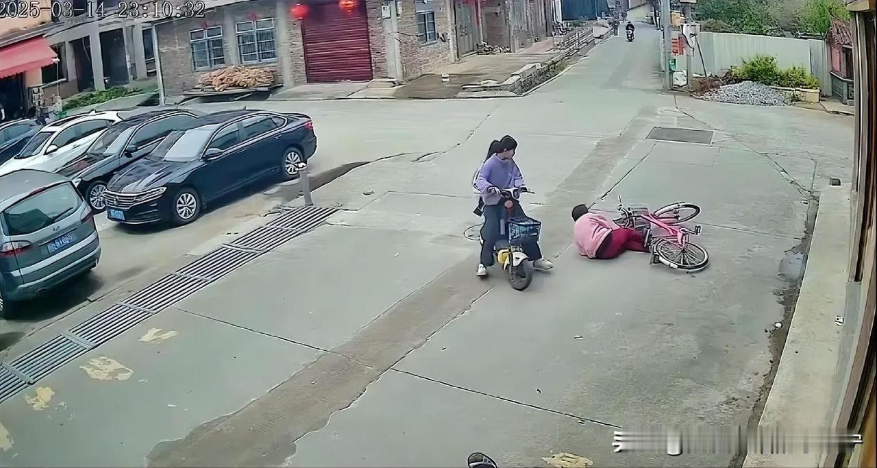 老人摔倒索赔22万事件，案件已撤诉！
     撤诉绝不是老人的意愿，只不过迫于