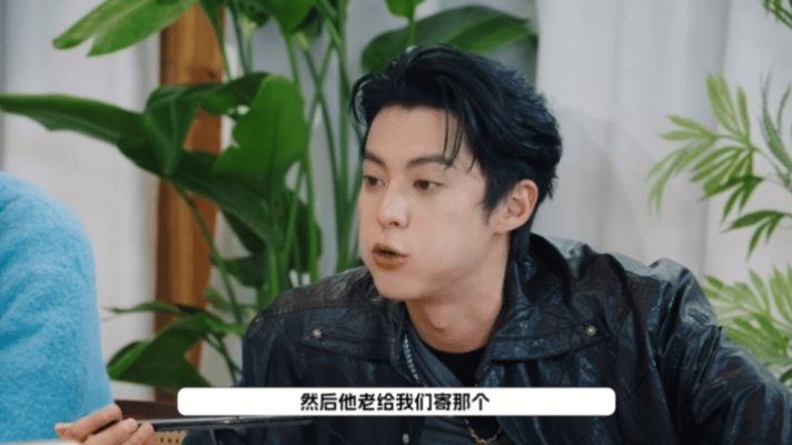 王鹤棣cue了王润泽王润泽给王鹤棣寄牛肉汤宇宙闪烁请注意 王鹤棣在节目中cue到