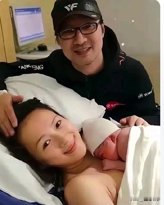 汪峰，复婚吧，别作了
……
今天，看到汪峰和章子怡一家四口的照片，那甜蜜溢出屏幕