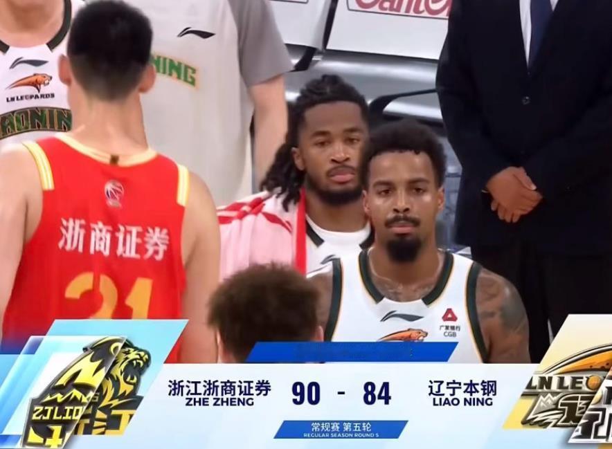 辽宁队克里斯和赵继伟缺阵，全队外线投篮今天都很铁，加上辽宁队旧将威尔斯爆种，最后