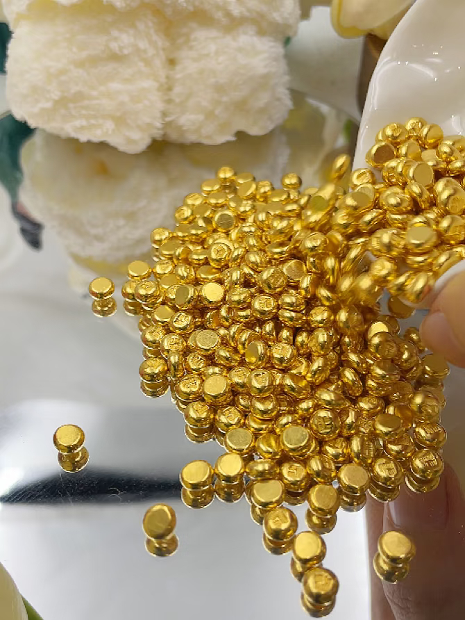 这届打工人表面摸鱼暗地买金要不是实力有限，我都想攒小金豆了。现在越看黄金越香，比