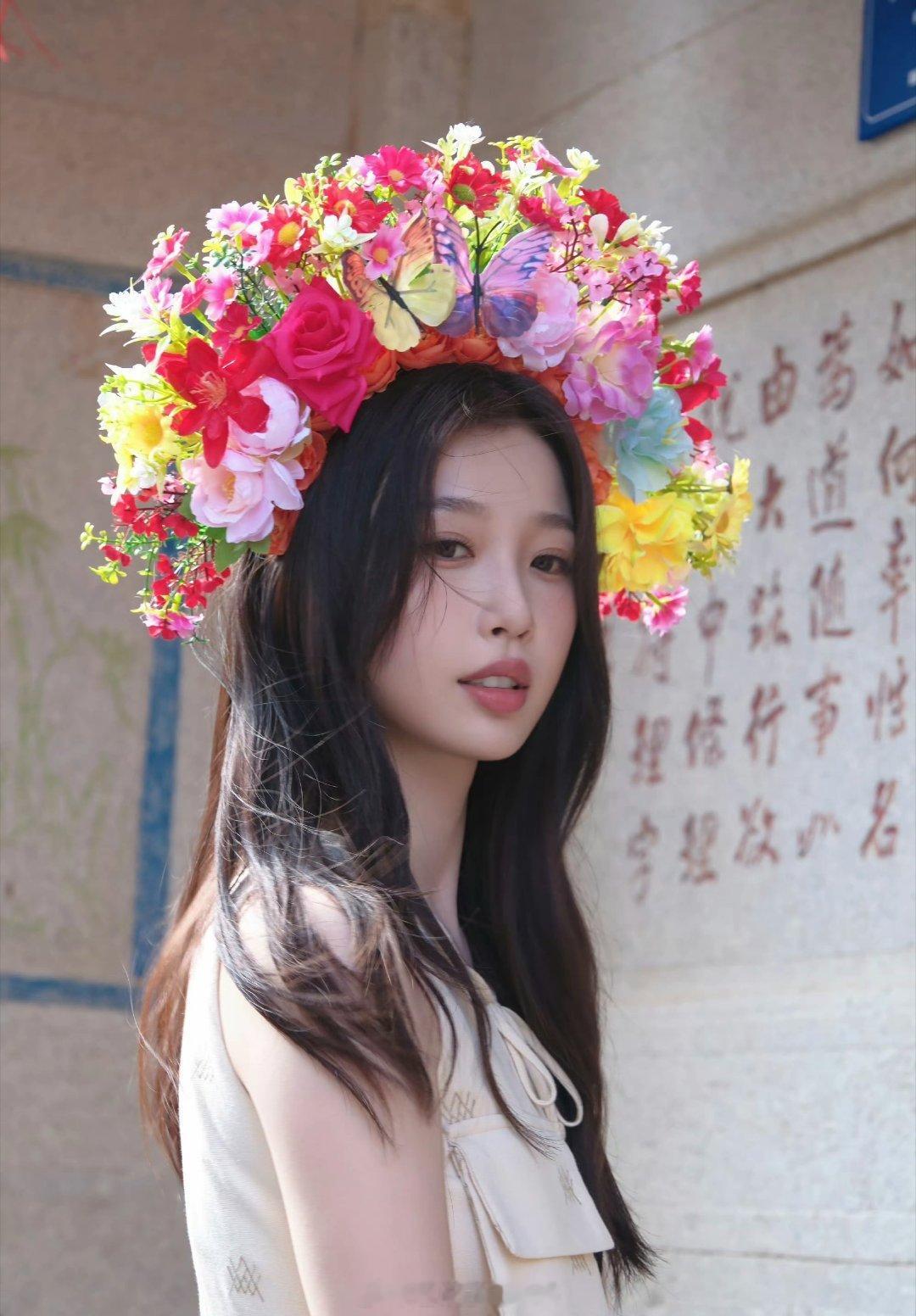 虞书欣灿如繁星簪花造型营业，好漂亮啊 