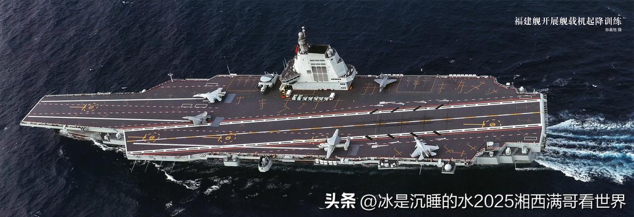 新年伊始，海军最新航空母舰“福建”号开展各型舰载机起降训练。飞行甲板可以看见歼-