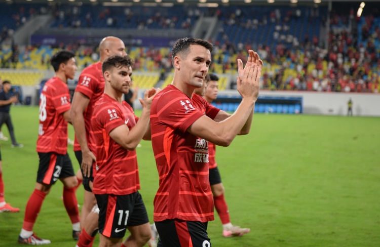 媒体人：上海海港和安永佳还没签，海港首选估计还是周定洋