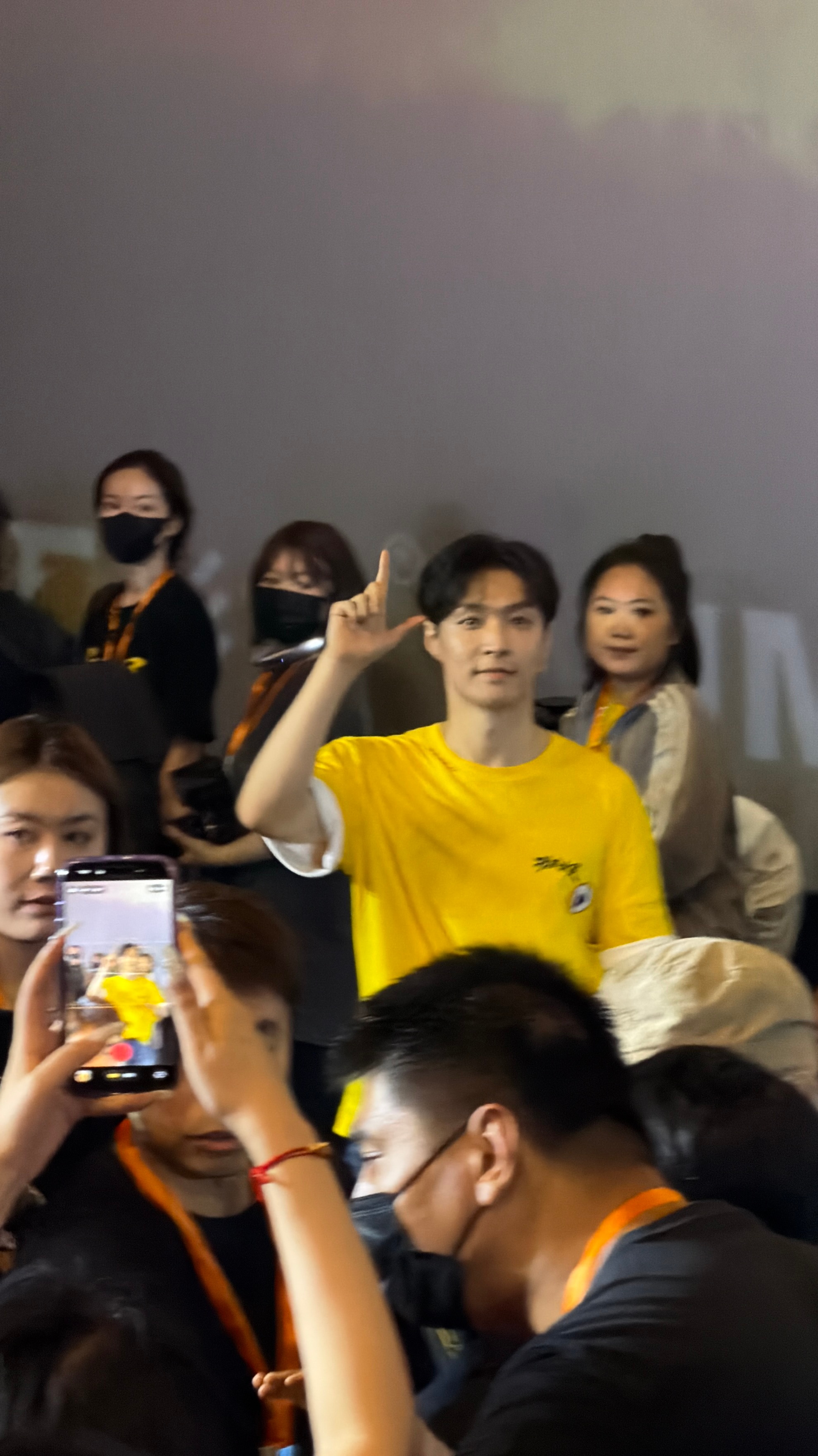 张艺兴  🥺 