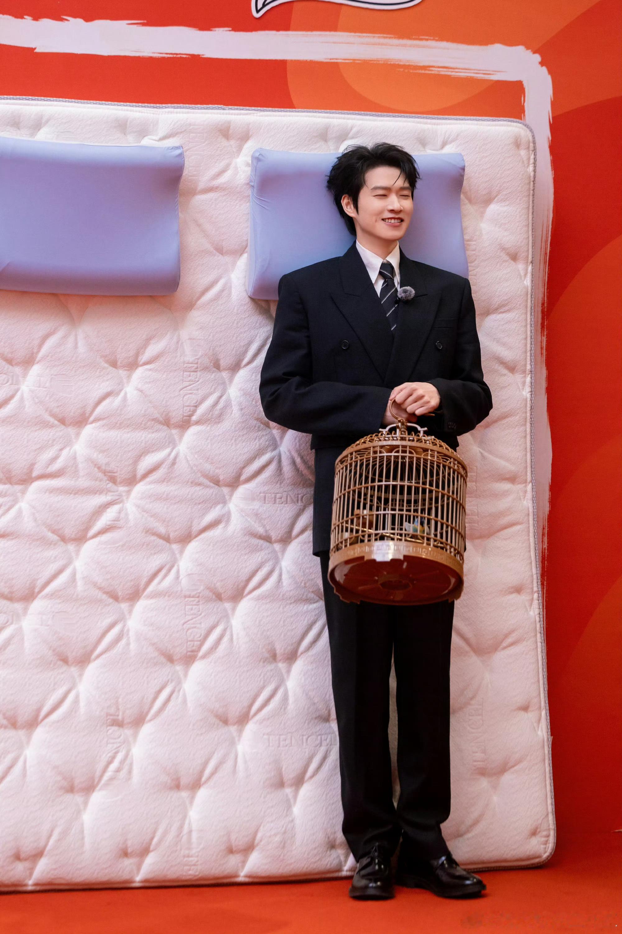 魏大勋一上红毯就开大跟地表183的哥哥说这些！！红毯绝对的统治区，出场自带霸总b