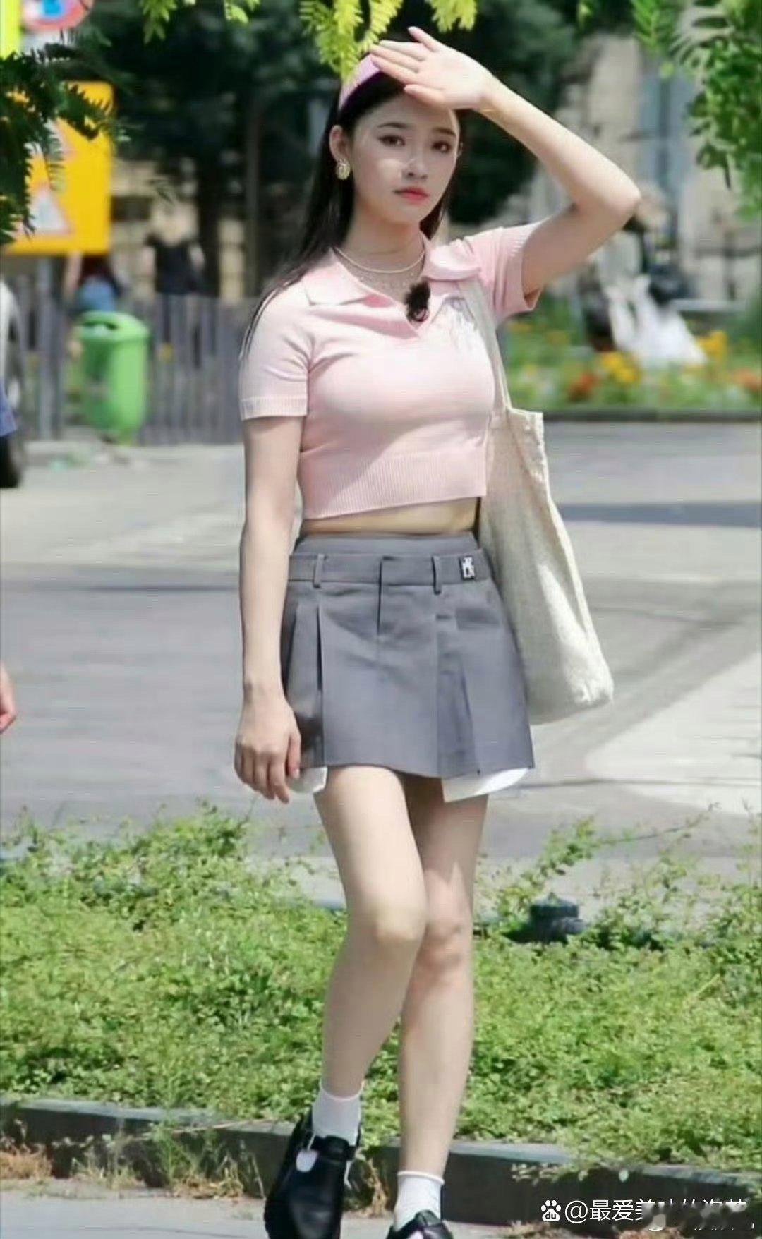 林允这小肚子也太可爱了吧！ 