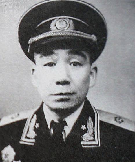 1957年，开国少将回乡扫墓，一个年过五旬的妇人从老宅走出，看到他时，妇人一愣：