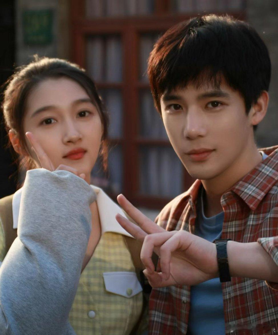 鹿晗对不起 关晓彤王安宇挺配的 鹿晗和关晓彤怎么还不结婚，就不怕关晓彤跟别人跑了