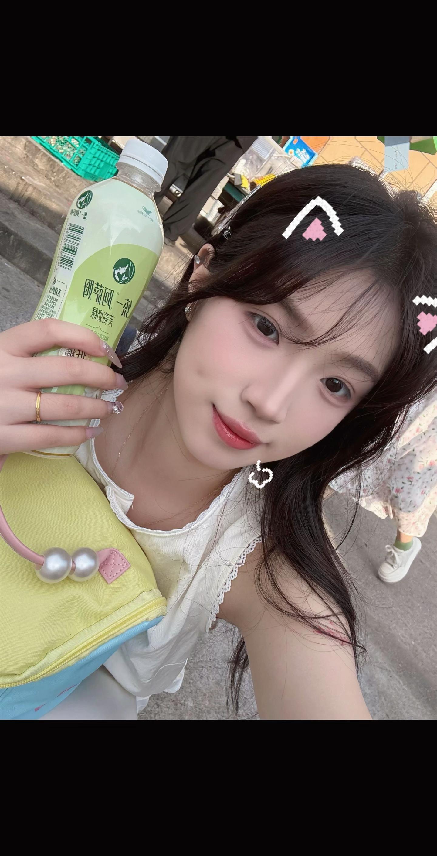 喜欢你爱笑的样子 还有那天见面你看我的那双眼睛 °ʚ♡ɞ°