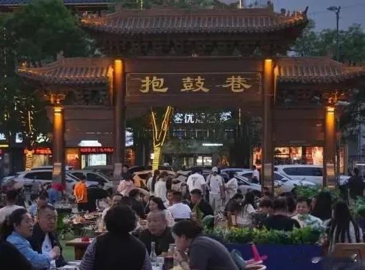这两条街巷，记得一定要点赞哦！

一个是太原的抱鼓巷，就在太原市小店区北营街道，