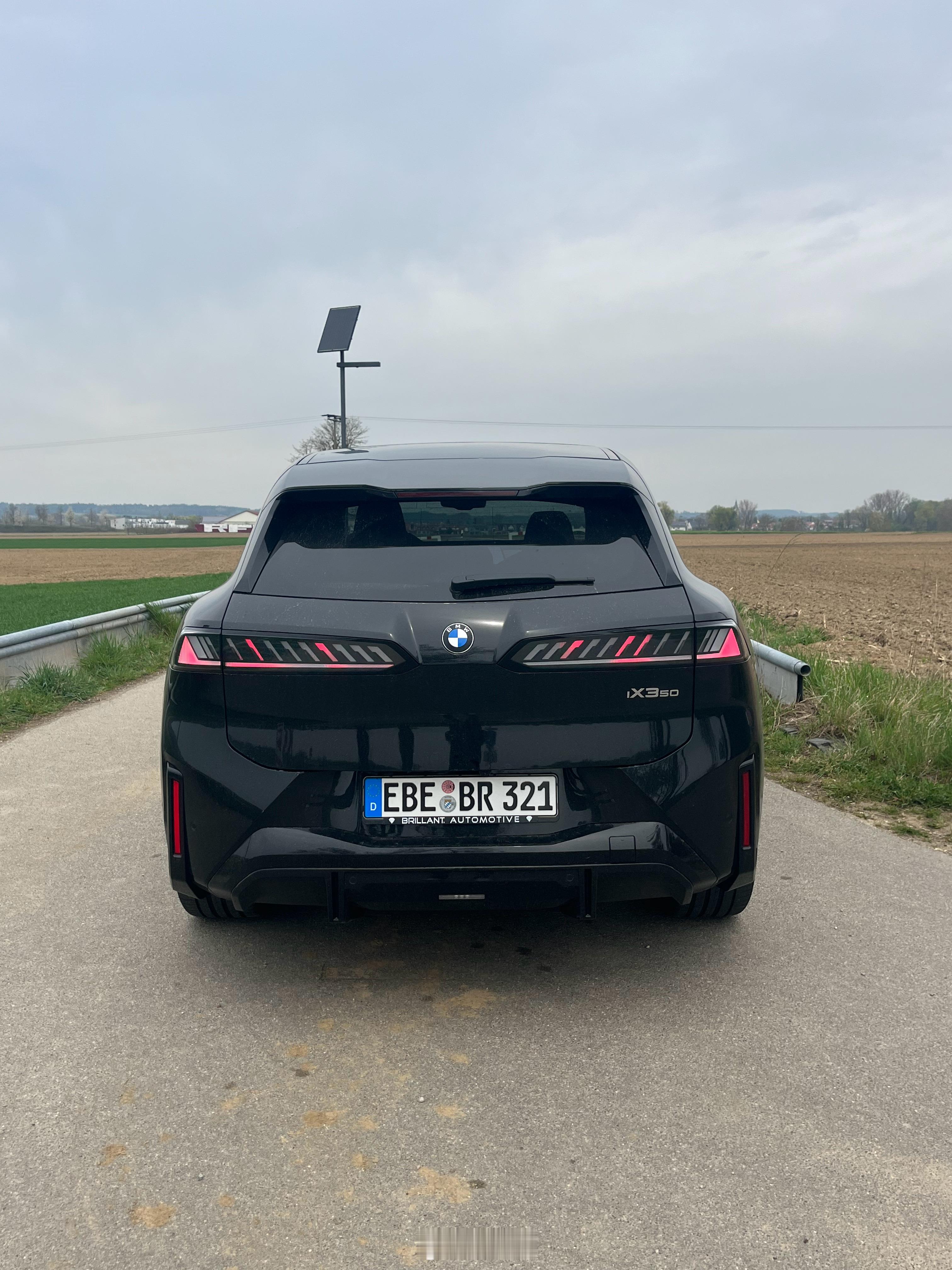 大家对新iX3外观的看法两极分化非常严重，我从第一次看到图片就觉得很好看，后来看