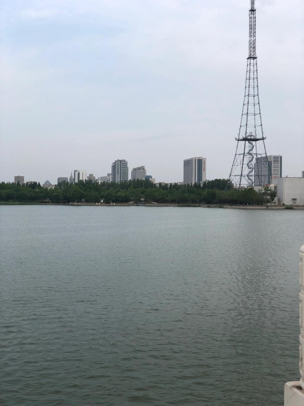 #今年还能自驾游吗#
天气渐冷
留给自驾游的时间不多了
去南方还可以
海南不能去