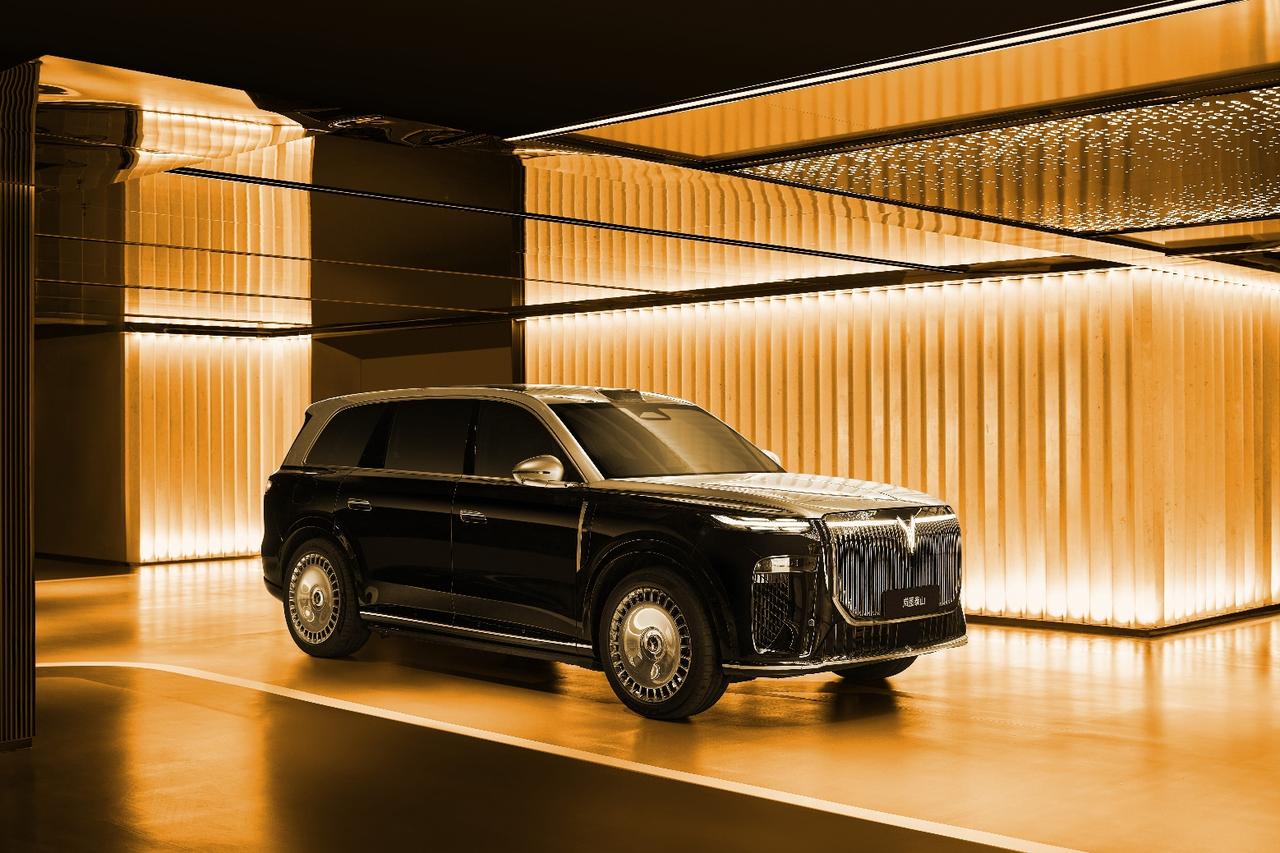 岚图泰山展车登陆 54 城，高端 SUV 市场现 “排队潮”

11 月 12 