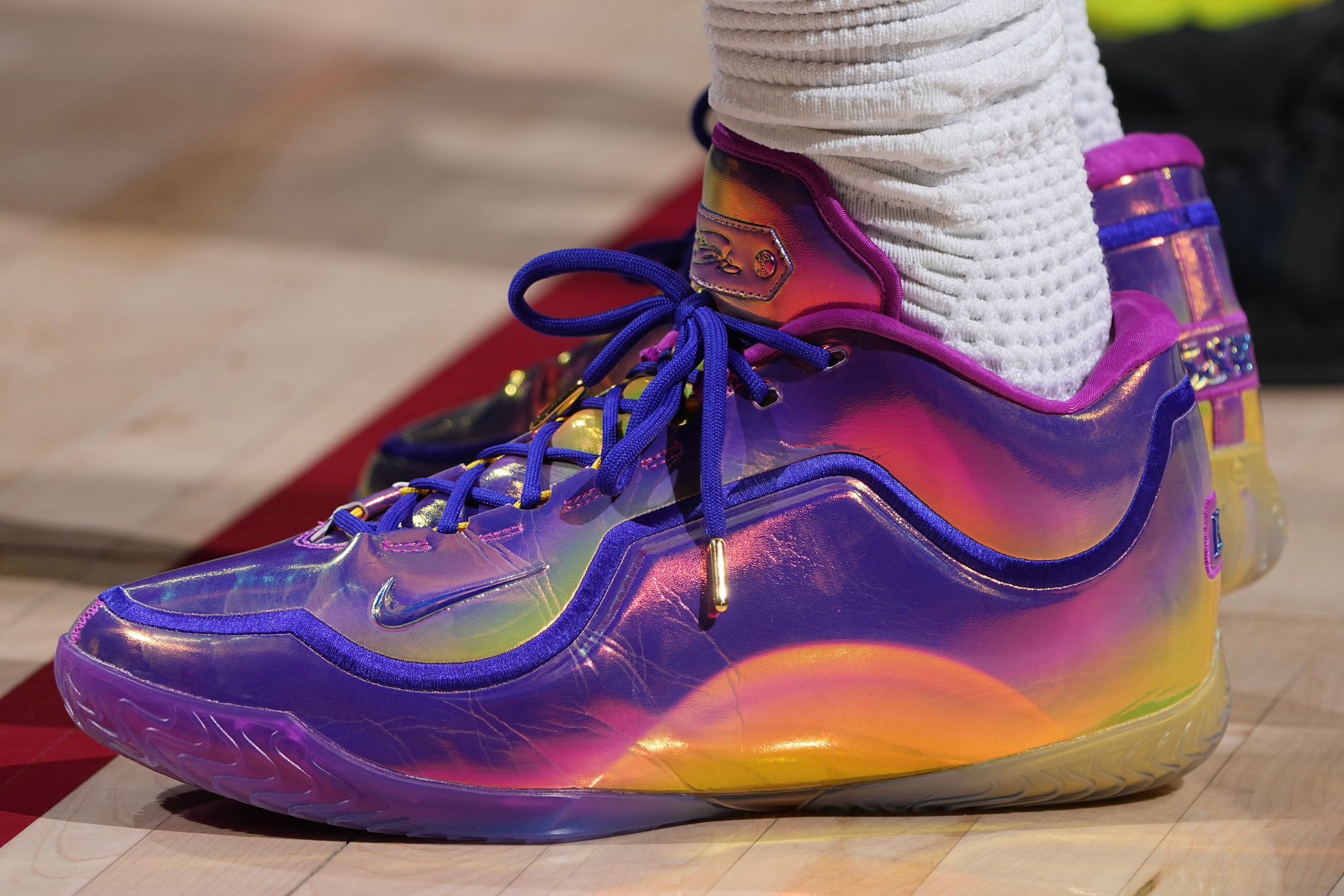 勒布朗·詹姆斯用一款特别的耐克勒布朗23PE创造了 NBA历史，达成有史以来最多